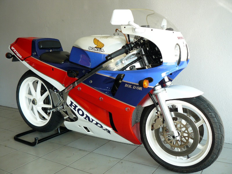 Honda VFR 750R (9)