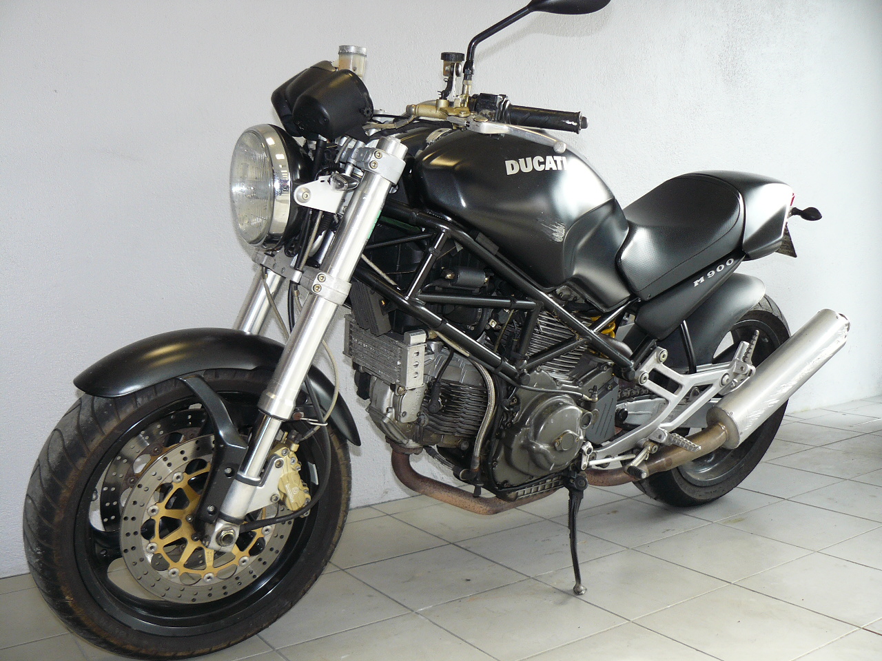 Ducati 900 monstro