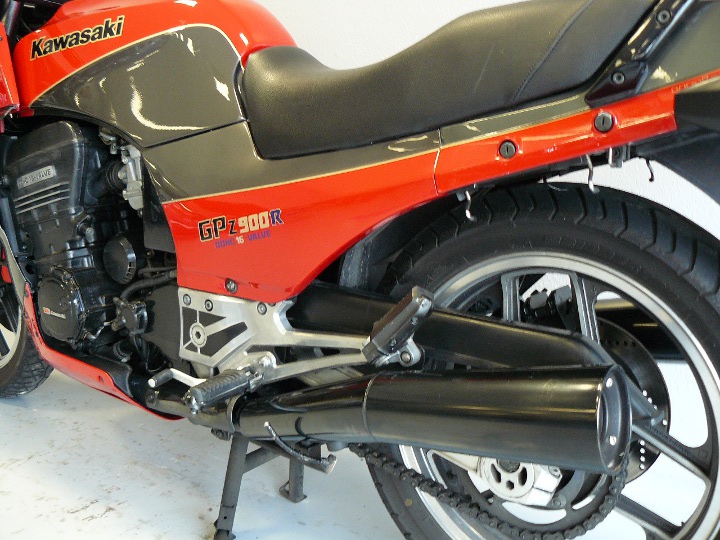 Kawasaki 900 GPZ R (4)