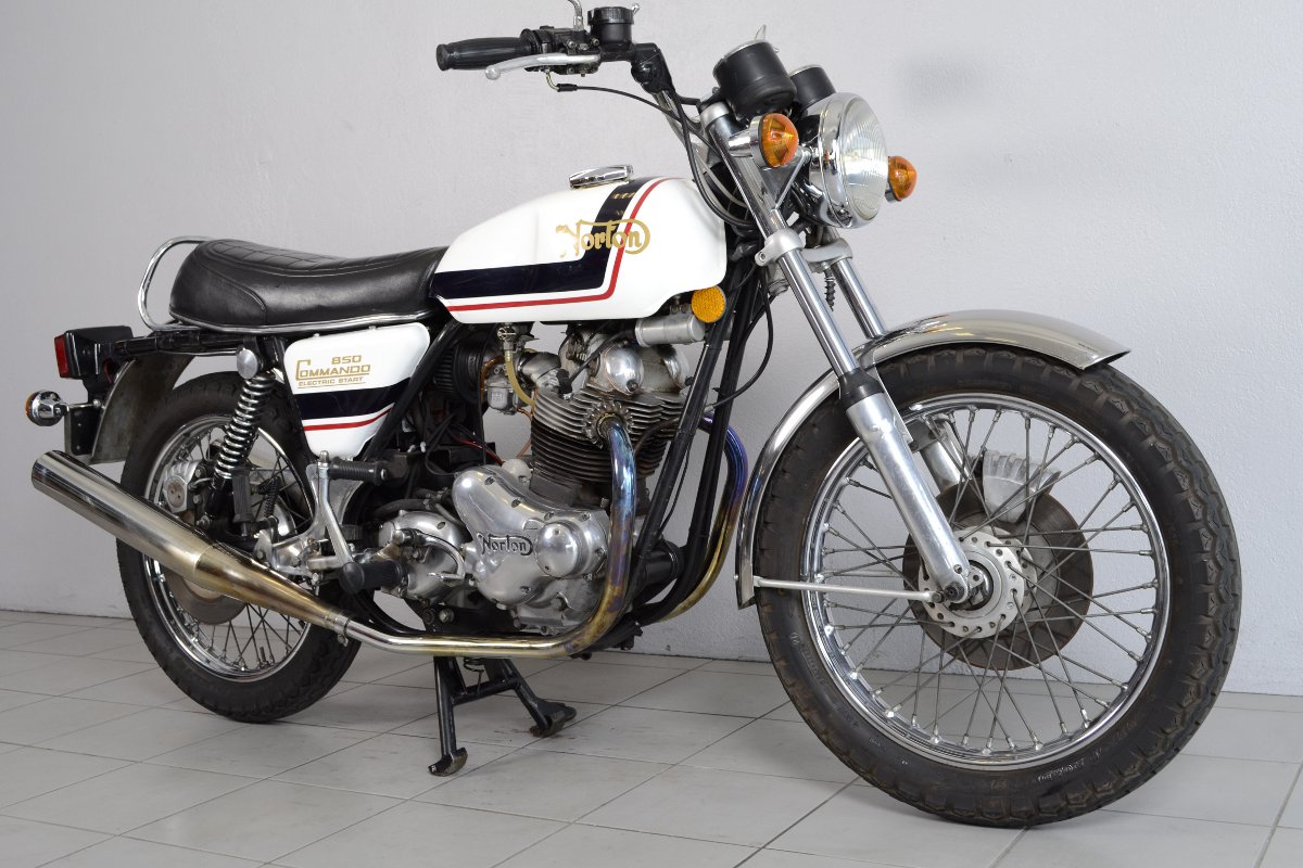 Norton 850 commando (9)