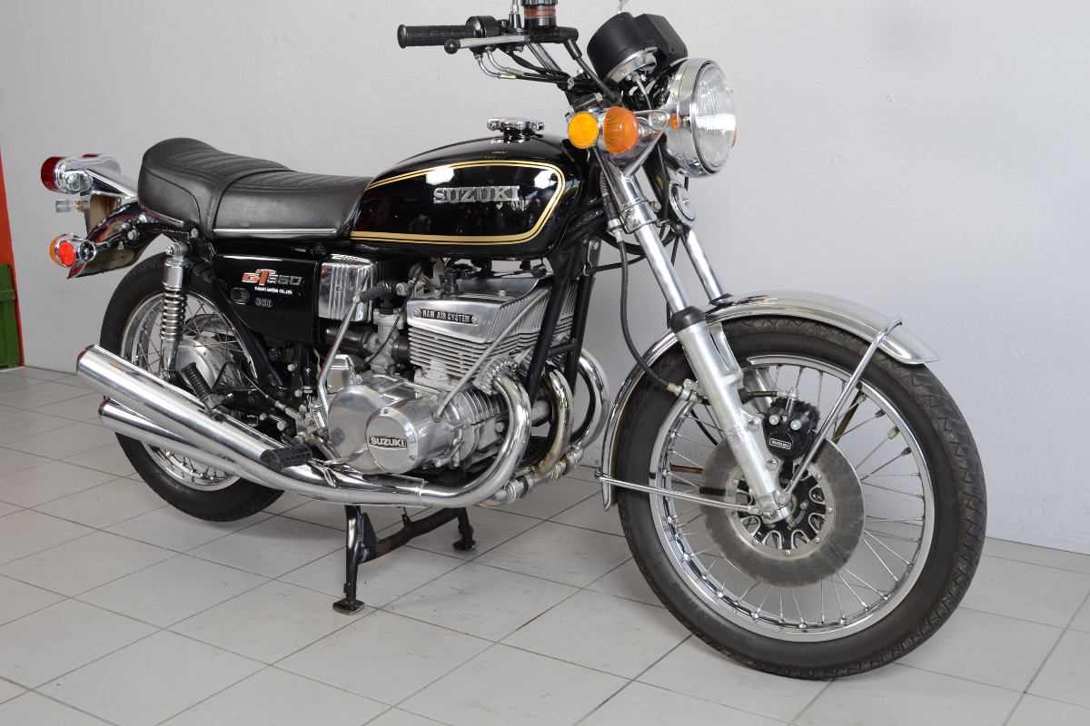 Suzuki GT 550 (11)