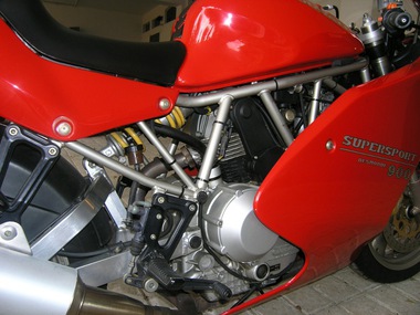 2011IT01 Ducati 900 SS - 1