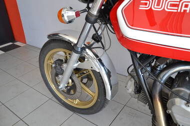 Ducati 900 Garde boue (1).JPG