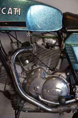 DUCATI 750 GT 1972 (23)