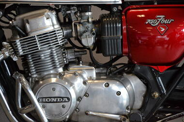 HONDA CB750 (2).JPG
