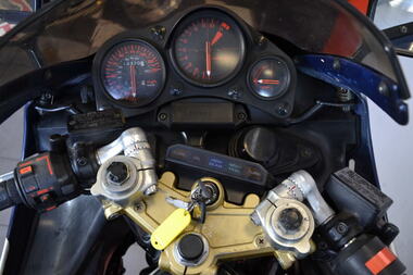 HONDA VF1000R (9).JPG