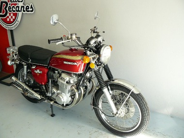 Honda CB 750 K5 rouge (10)