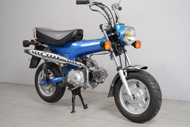 Honda Dax ST70 (3)