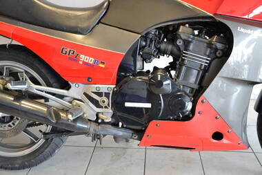 Kawasaki 900GPZ Ninja 84 (1)