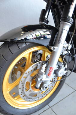 Kawasaki GPZ 900 LTD (3)