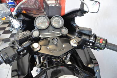 Kawasaki GPZ 900 LTD (4)