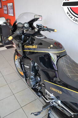 Kawasaki GPZ 900 LTD (5)