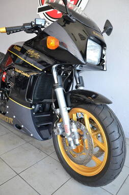 Kawasaki GPZ 900 LTD (8)