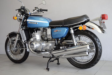 Suzki GT750 (2)