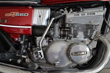 SUZUKI GT550 (10).JPG