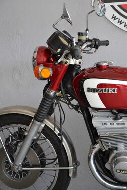 SUZUKI GT550 (12).JPG