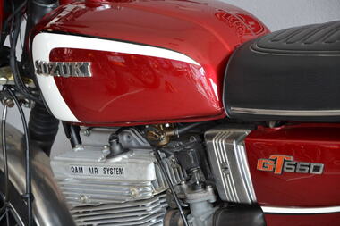 SUZUKI GT550 (15).JPG