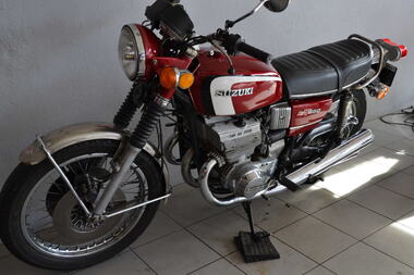 SUZUKI GT550 (16).JPG