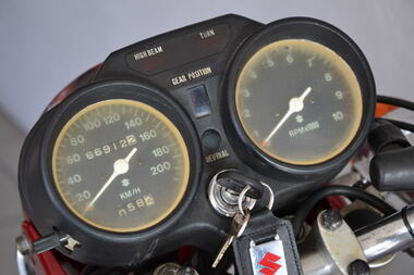 SUZUKI GT550 (1).JPG