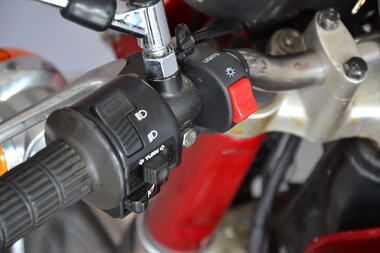 SUZUKI GT550 (2).JPG