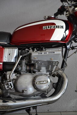 SUZUKI GT550 (5).JPG