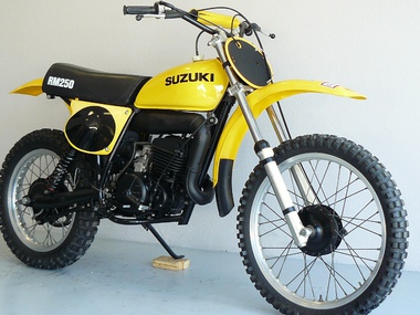 Suzuki 250 RM B 77 (3)