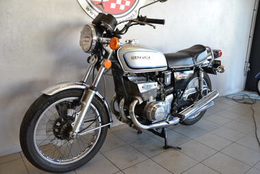 Suzuki GT550 (5)