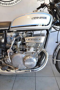 Suzuki GT550 (9)