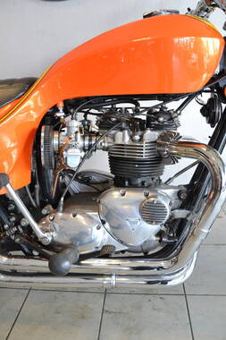 Triumph T140 Hurricane evocation (12)