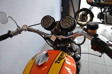 Triumph T140 Hurricane evocation (1)
