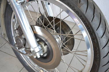 Triumph T140 Hurricane evocation (2)