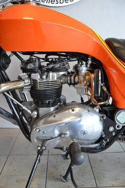 Triumph T140 Hurricane evocation (8)