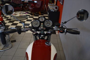 TRIUMPH TRIDENT T160 (17)