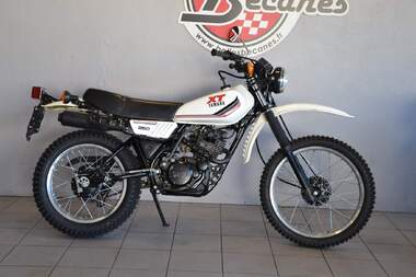 YAMAHA 250XT (1).JPG