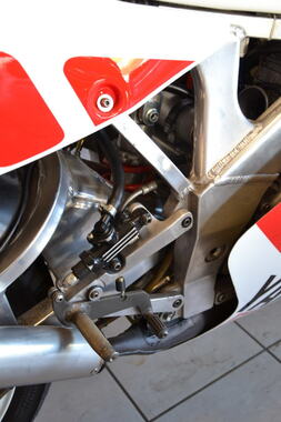YAMAHA TZ250 (16).JPG