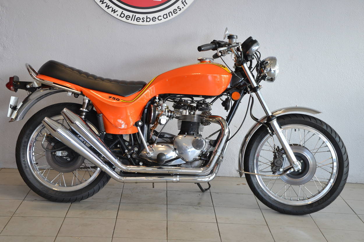 Triumph T140 Hurricane evocation (10)